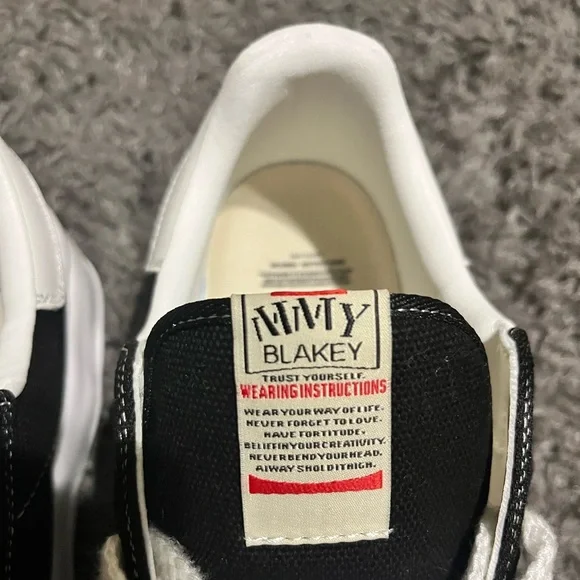 COPY - mymy blakey black and white